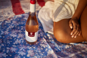 Rose Spanish Tamaral wine at a picnic
