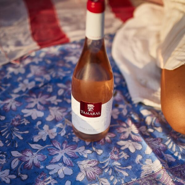 Butelka hiszpańskiego wina Tamaral Rosado