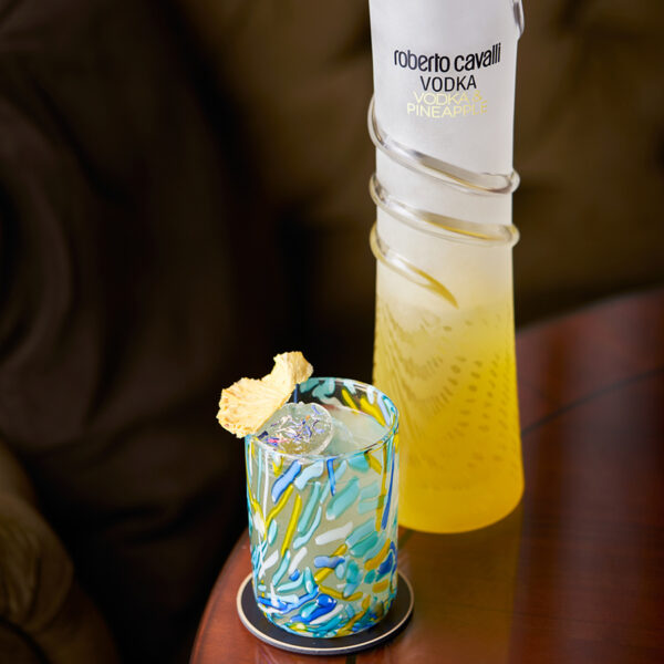 zdjęcie produktowe wódki ananasowej Roberto Cavalli Vodka Pineapple 1L