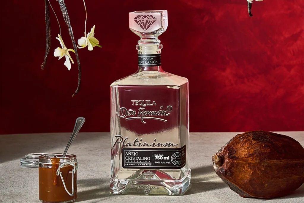 Ekskluzywna tequila Don Ramón Platinium Añejo Cristalino w butelce z diamentowym korkiem.